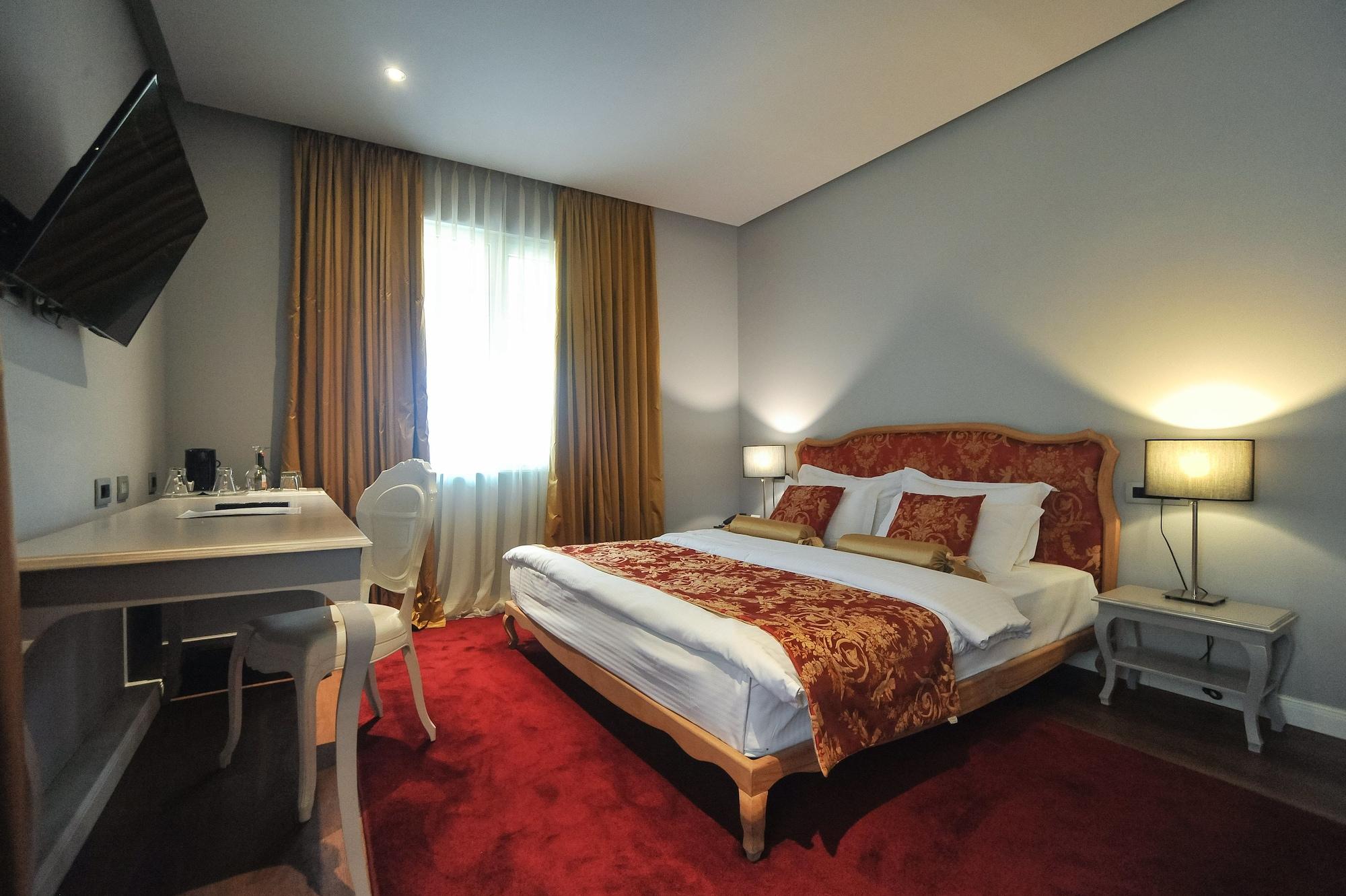 Classic Hotel Тирана Екстер'єр фото