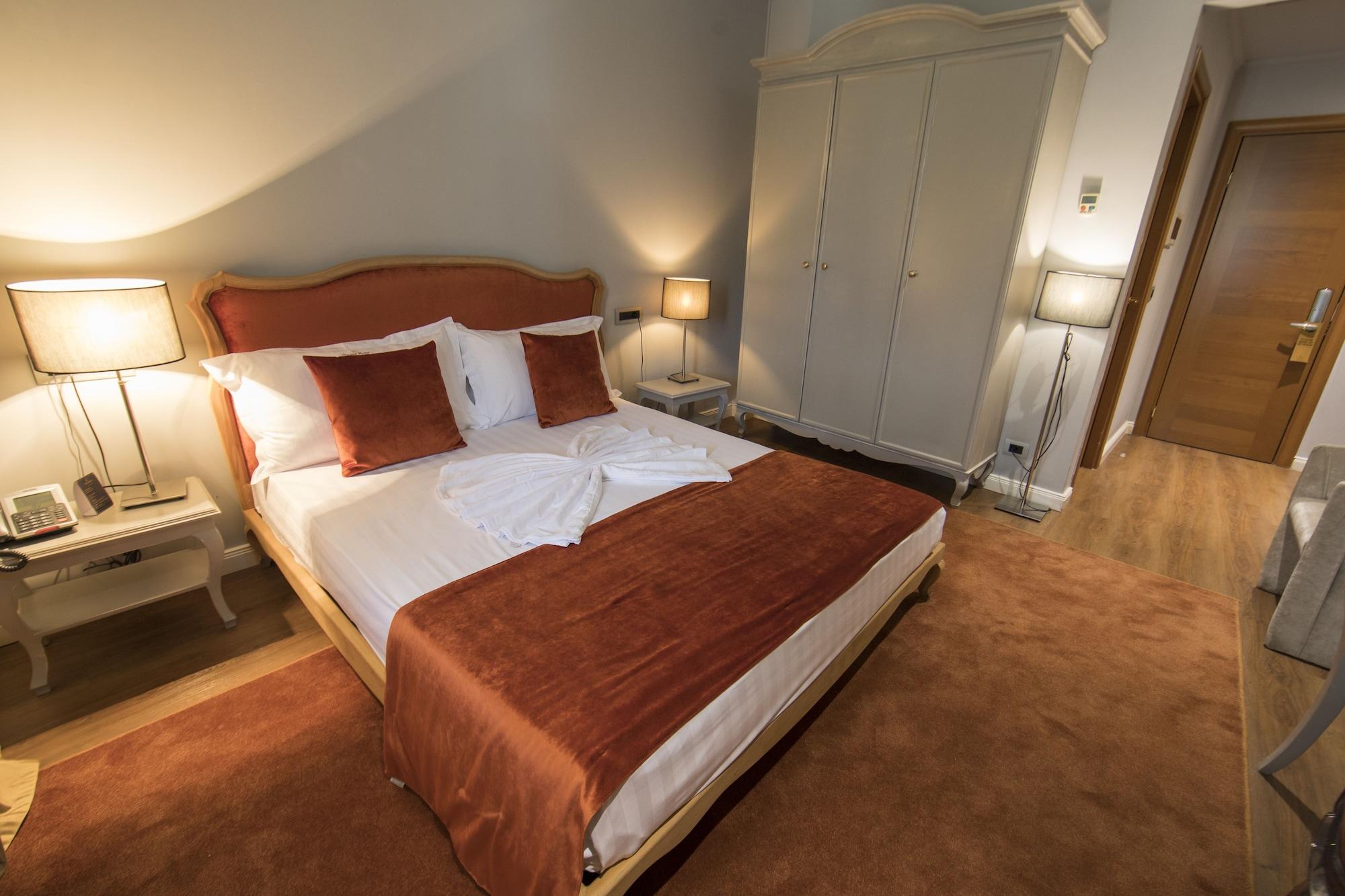 Classic Hotel Тирана Екстер'єр фото
