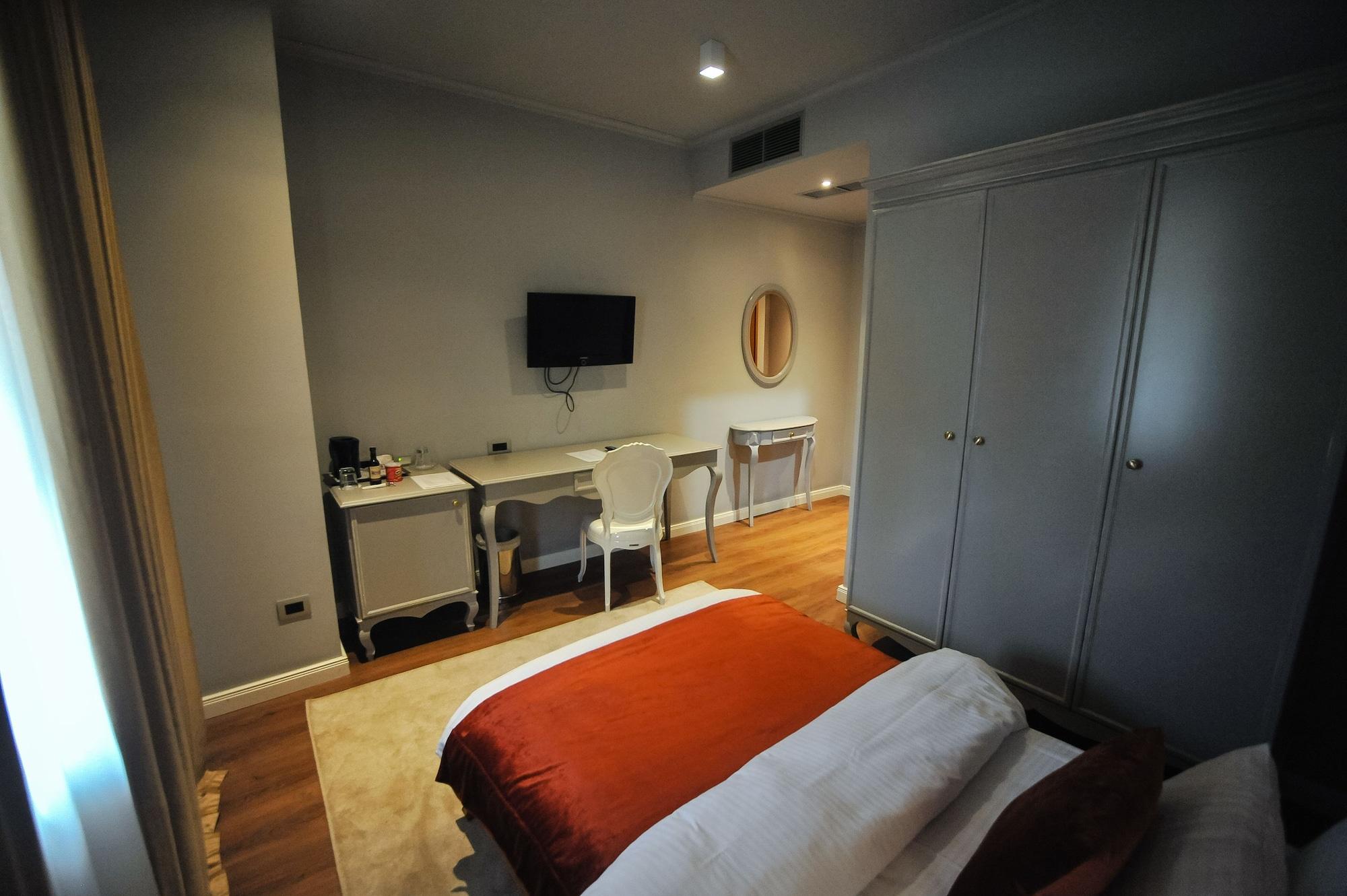 Classic Hotel Тирана Екстер'єр фото