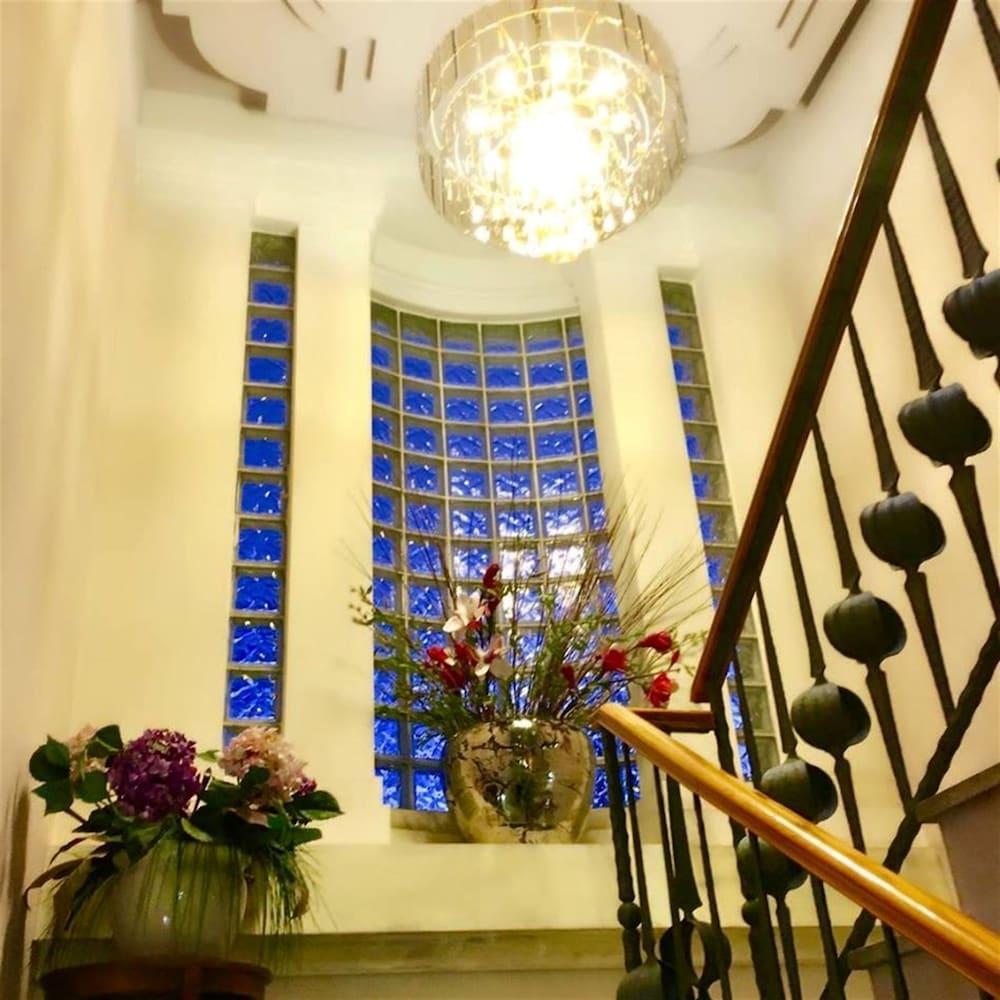 Classic Hotel Тирана Екстер'єр фото