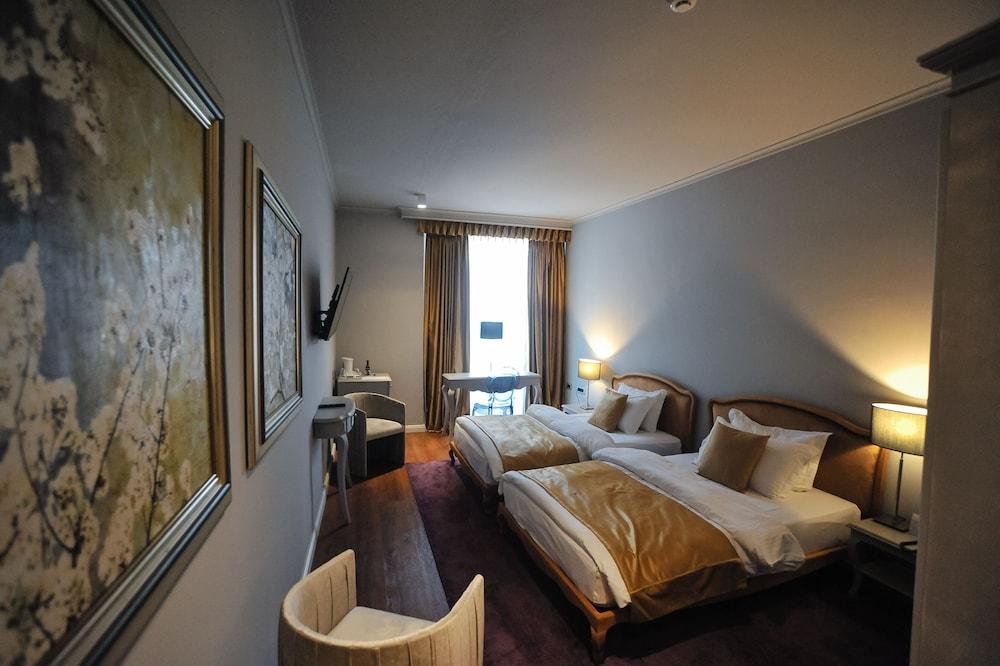 Classic Hotel Тирана Екстер'єр фото