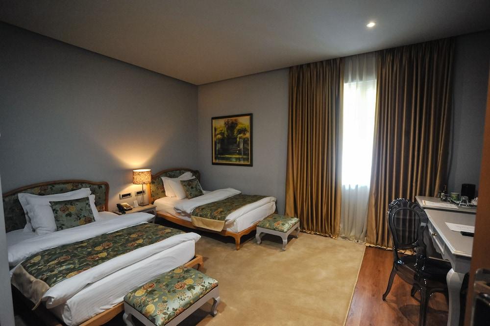 Classic Hotel Тирана Екстер'єр фото