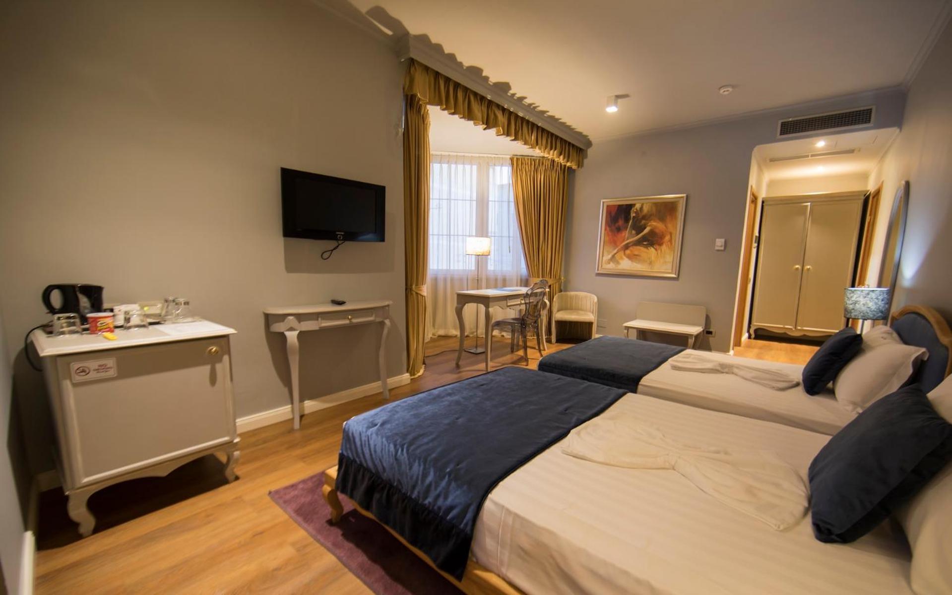 Classic Hotel Тирана Екстер'єр фото