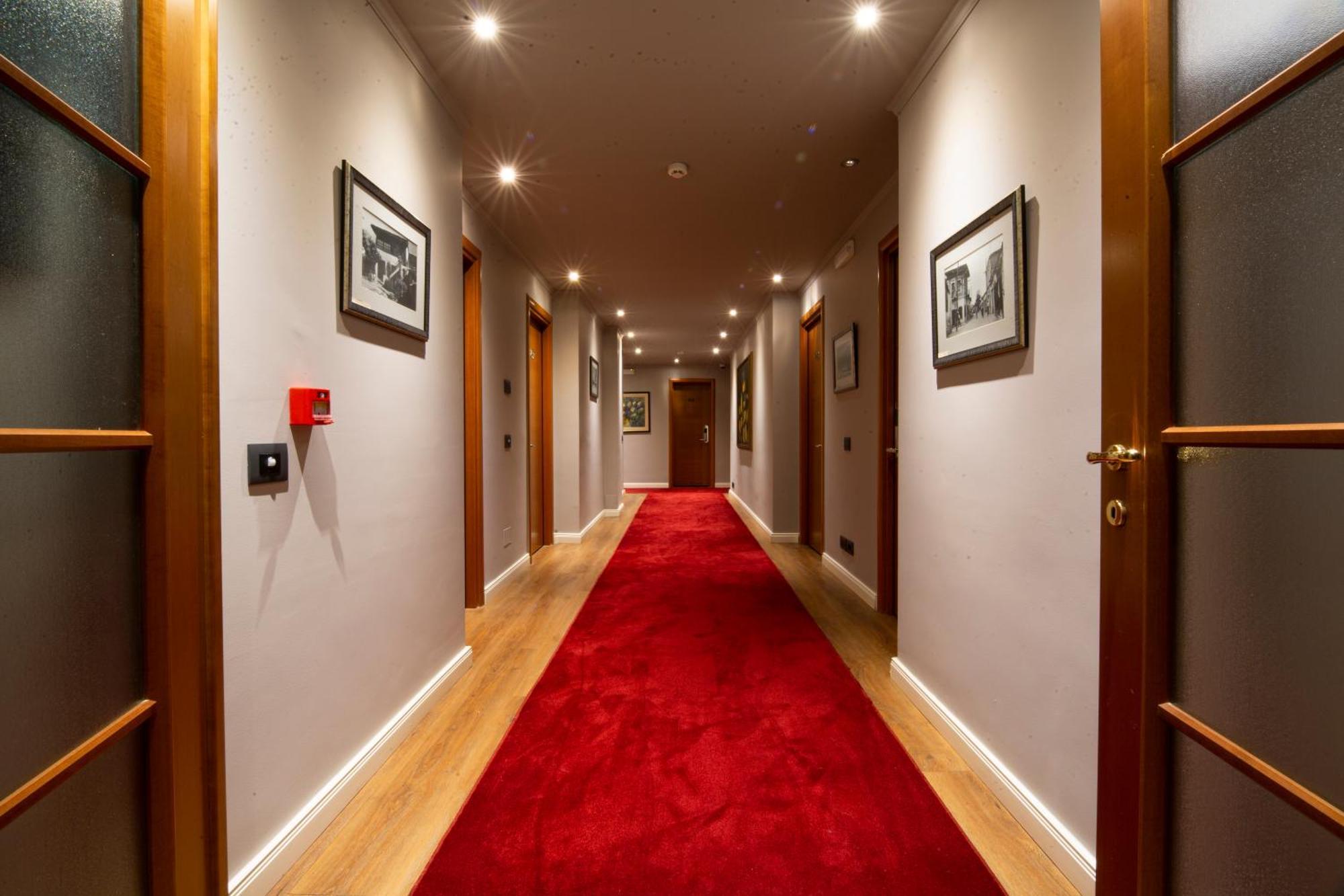 Classic Hotel Тирана Екстер'єр фото