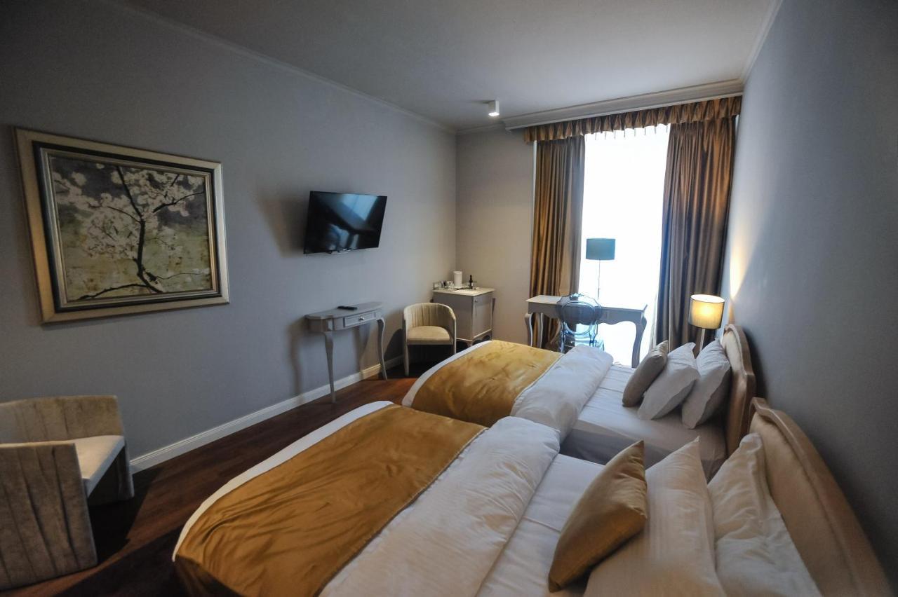 Classic Hotel Тирана Екстер'єр фото