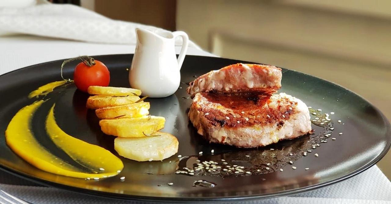 Classic Hotel Тирана Екстер'єр фото