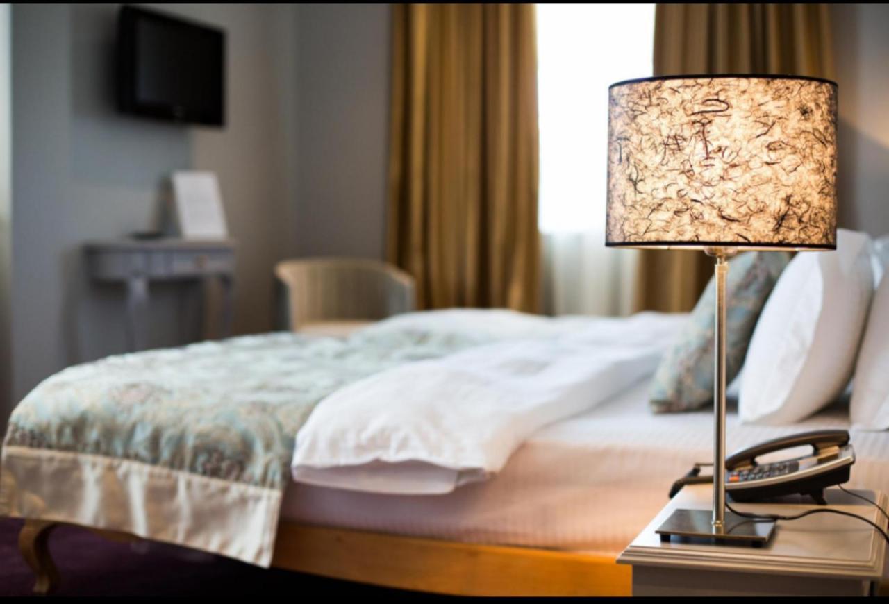 Classic Hotel Тирана Екстер'єр фото