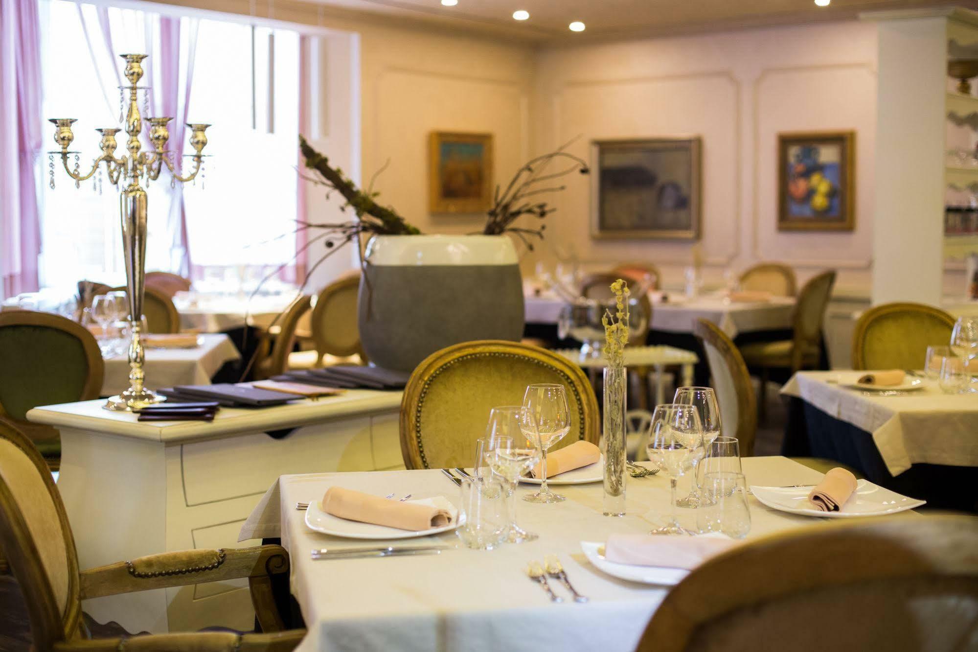 Classic Hotel Тирана Екстер'єр фото