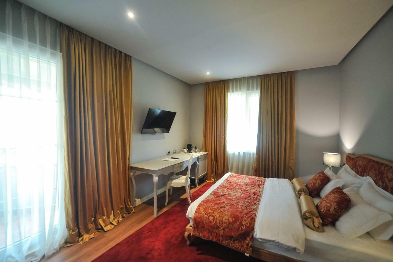 Classic Hotel Тирана Екстер'єр фото