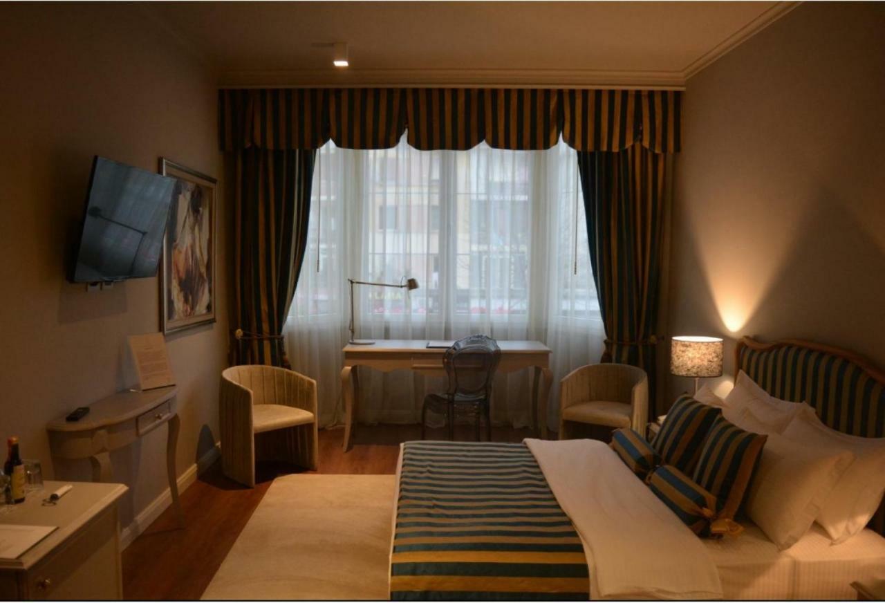 Classic Hotel Тирана Екстер'єр фото