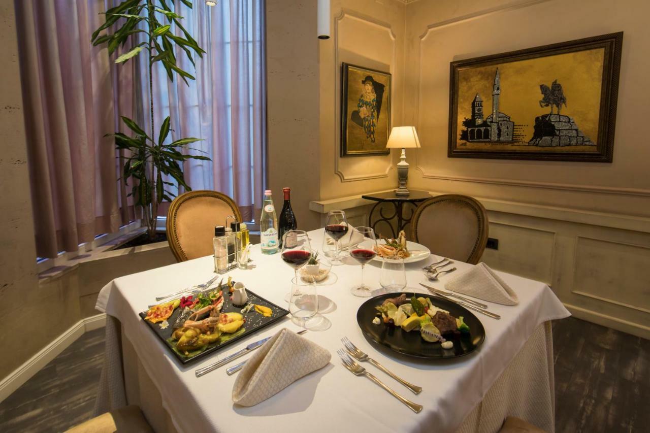 Classic Hotel Тирана Екстер'єр фото
